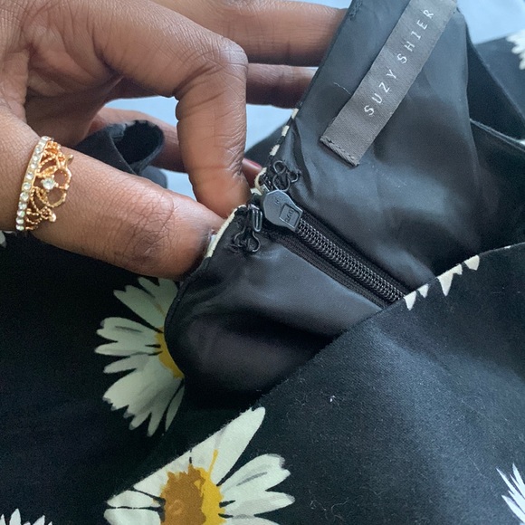 Black Sunflower Pattern Flow Dress - Picture 3 of 4